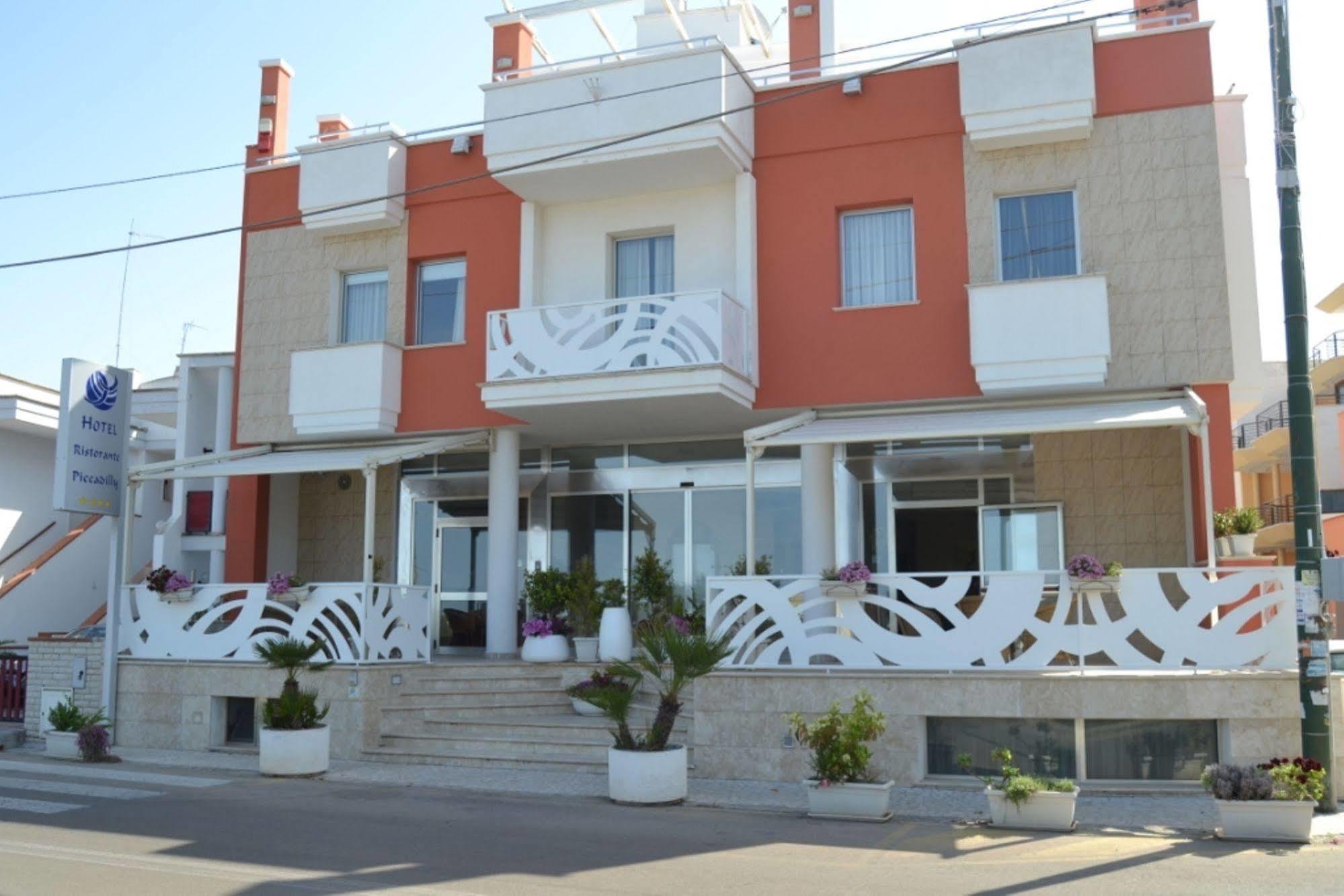 Piccadilly Rooms Restaurant And Beach Santa Maria al Bagno Exterior foto